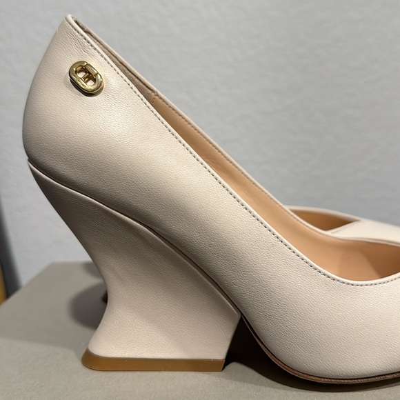 Ivory Leather Dee Ocleppo Wedge Pumps Size 6 - Picture 2 of 12